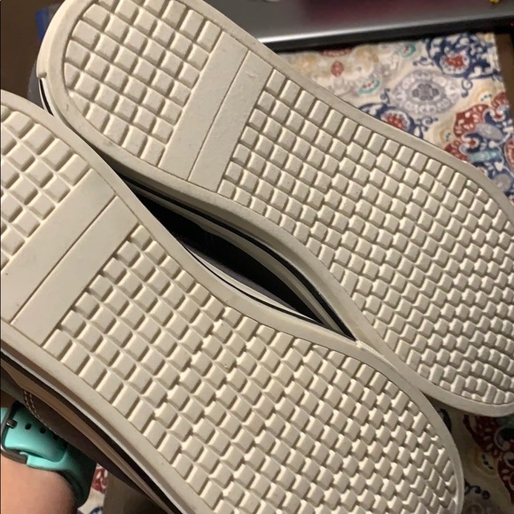 Men’s 10.5 shoes - Picture 3 of 3